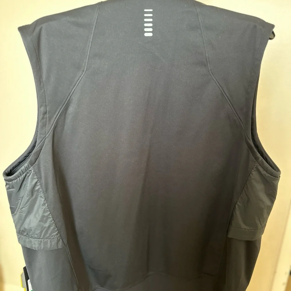 NEW WT UNDER ARMOUR COLDGEAR REACTOR‎ RUN VEST BLACK SIZE LARGE SLEEVLESS